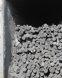 Готовый древесный уголь в печи ОД-30