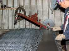Полуавтоматический станок для плетения сетки рабицы